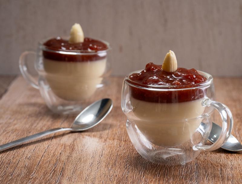 Weiße Schokoladen-Panna-cotta