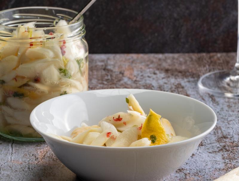 Fermentierter Spargel mit rotem Pfeffer