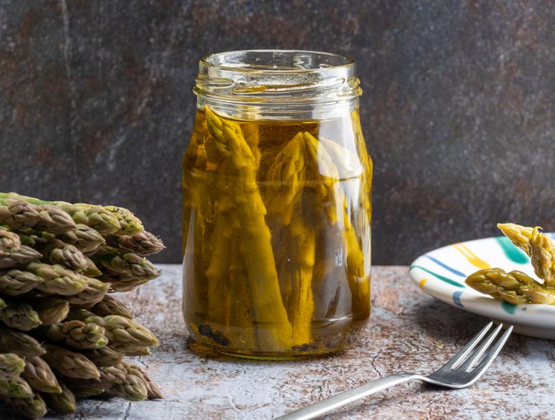 Grüner Spargel in Olivenöl