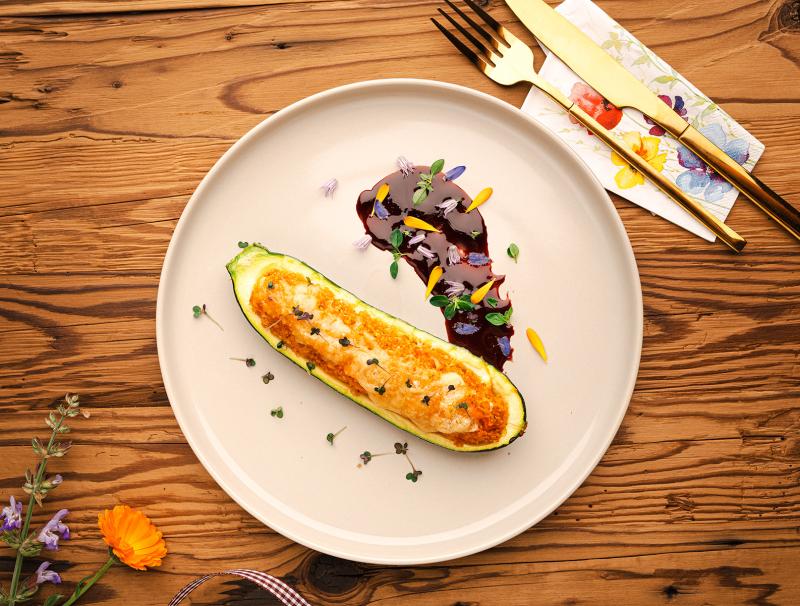 Zucchini mit vegetarischer Couscousfülle
