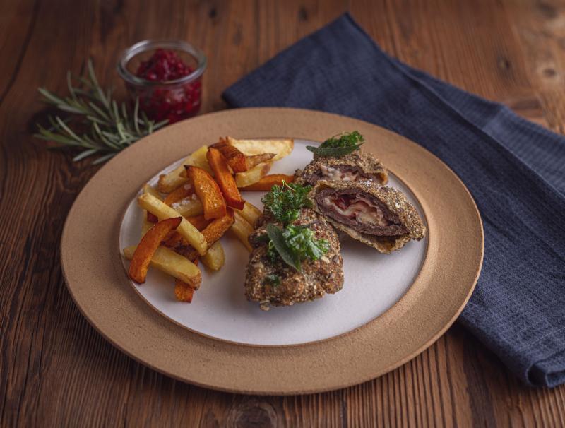 Gefüllte Hirschschnitzel mit Kürbiskernpanier