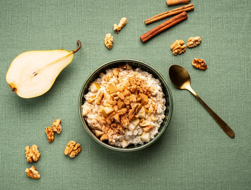 Porridge mit Birne und Walnüssen