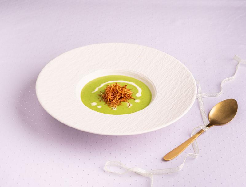 Erbsenschaumsuppe mit Krenstroh