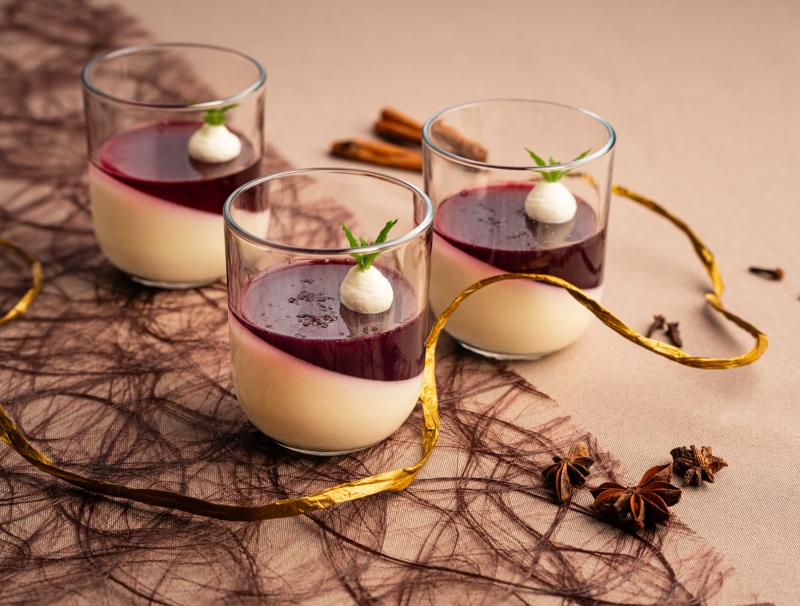 Panna cotta mit Glühweingelee