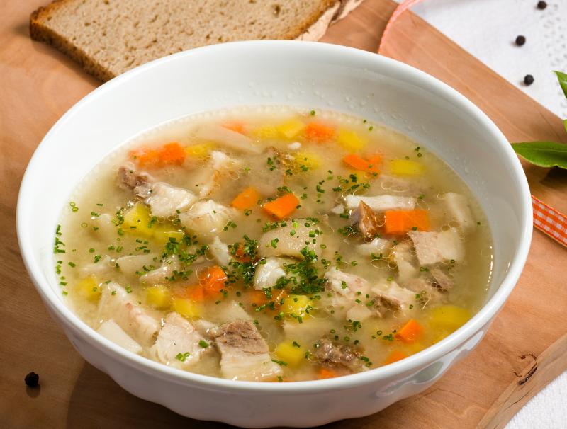 Saure Suppe mit Schweinshaxerln
