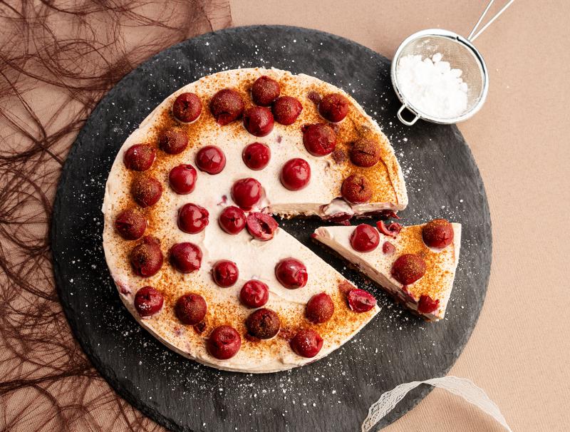 Weichseltarte mit Spekulatiusboden