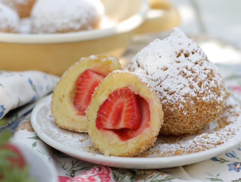Erdbeerknödel aus Erdäpfelteig