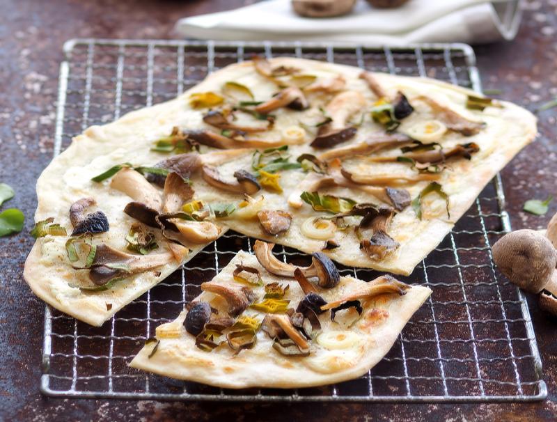 Flammkuchen mit Pilzen