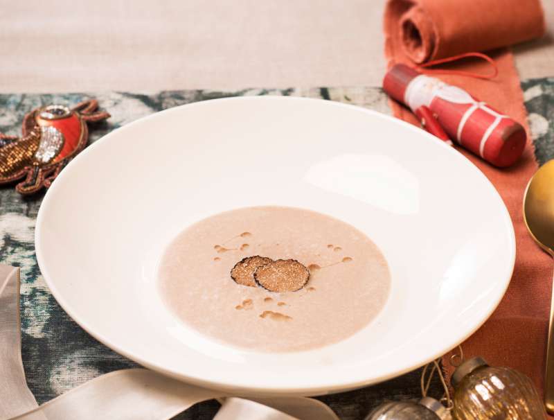 Cremige Geflügelsuppe mit Trüffelöl