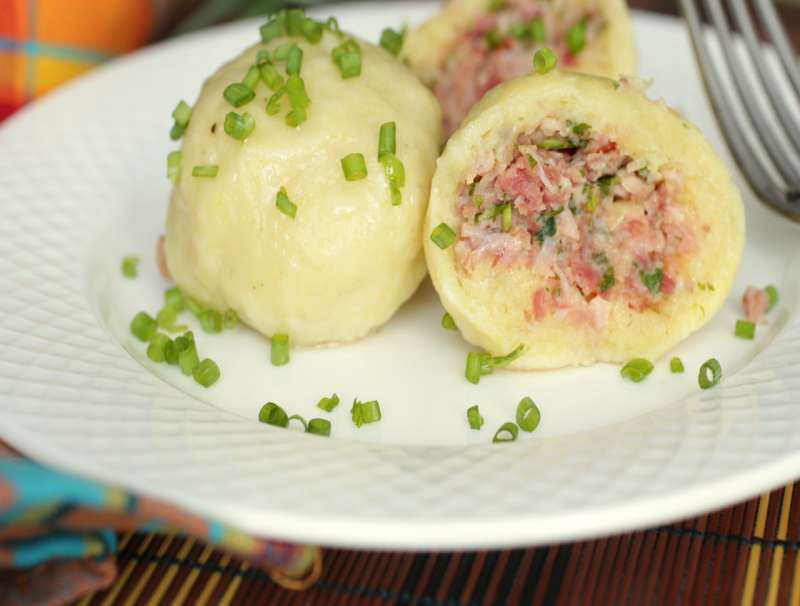 Erdäpfelknödel mit Selchfleischfülle