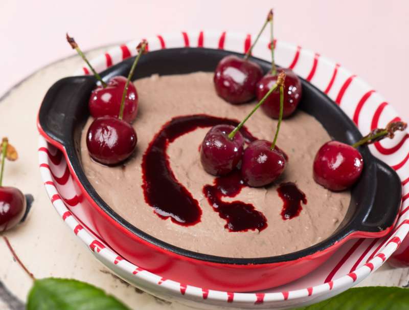 Geflügellebermousse mit Rotweinkirschen