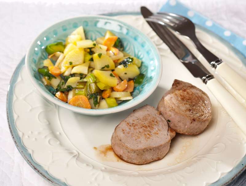 Schweinsmedaillons mit Winter-Röstgemüse