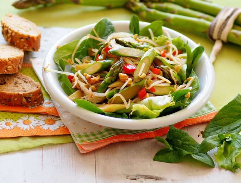 Spargelsalat aus dem Wok
