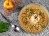 Linsensuppe mit Apfel und Räucherforelle