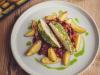 Pestohendl mit Paradeiser-Bohnen-Ragout