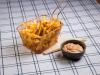 Pommes aus dem Airfryer mit Joppiesauce