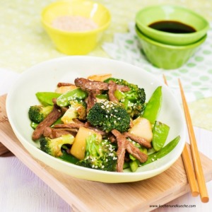Grünes Wok-Gemüse mit Rindfleisch