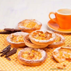 Zuckermelonentörtchen mit Marzipan und Bitterschokolade