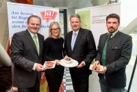 Eduard Köck (Obmann ÖSZB), Martina Hörmer (Geschäftsführerin Ja! Natürlich), BM Andrä Rupprechter, Matthias Pleschberger (Geschäftsführer ÖSZB)