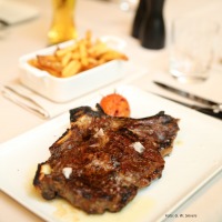 Dry-aged Steak mit Pommes frites