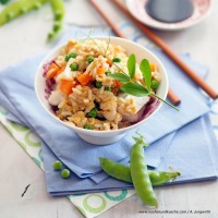 Gebratener Eierreis mit Fisch