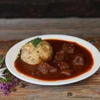  Hirschgulasch mit Schokolade