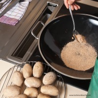 Erdäpfel | Kartoffeln räuchern mit dem Wok 3