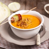 Pikante Weißkrautsuppe mit Speck