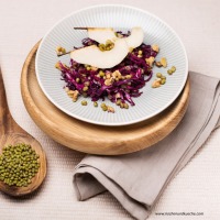 Mungobohnen-Rotkraut-Birnen-Salat
