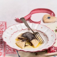 Germknödel mit Powidlfülle und Mohn