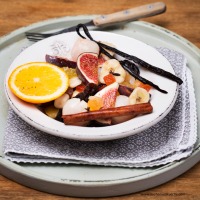 Obstsalat mit Trockenfrüchten