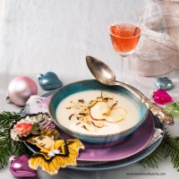 Sellerie-Apfel-Suppe mit Fenchelchips